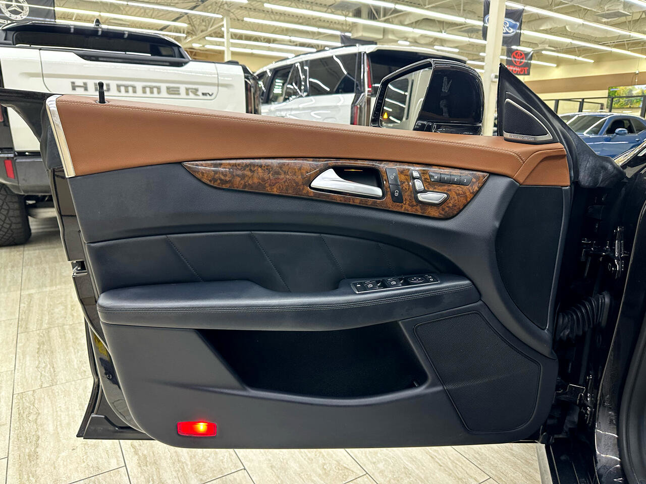 Used 2015 Mercedes-Benz CLS 400 w/ Premium 2 Package image 16