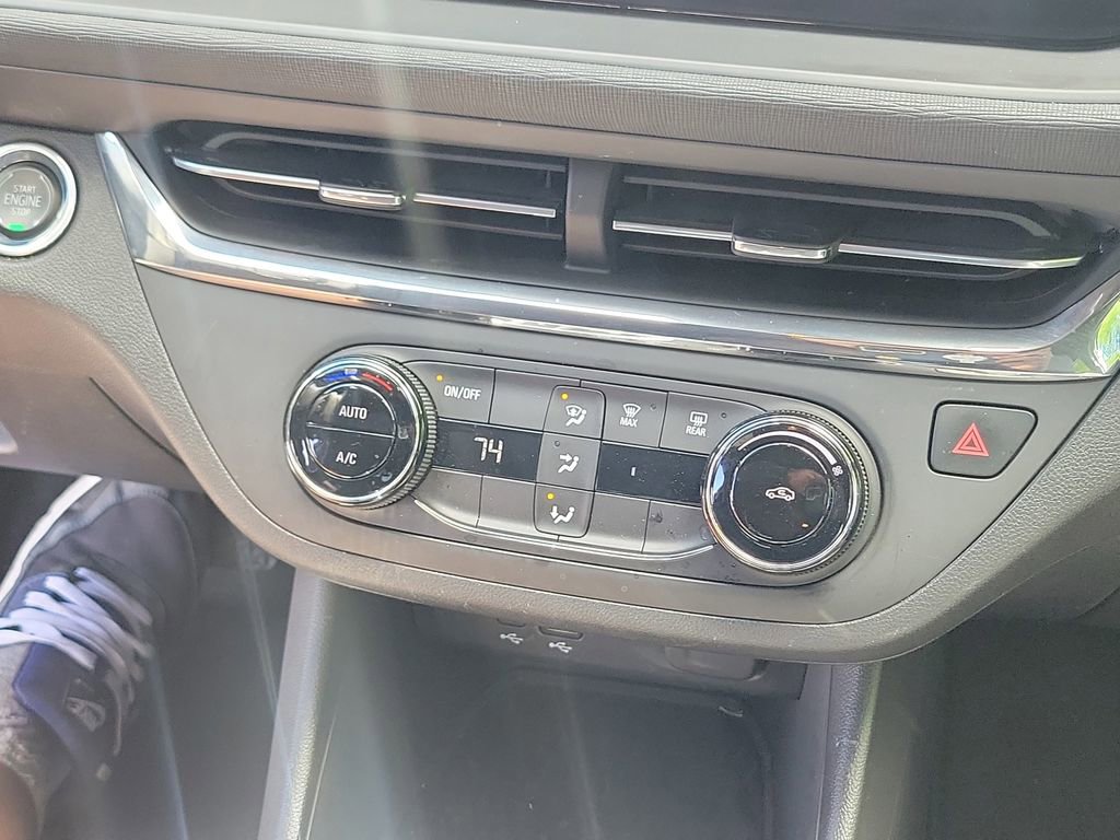 Certified 2025 Buick Envista Preferred FWD image 32