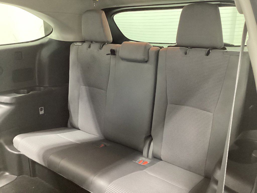 Used 2022 Toyota Highlander LE image 6