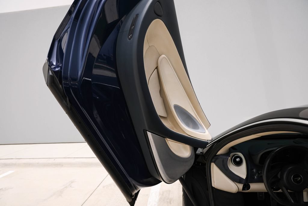 Used 2020 McLaren GT RWD image 16