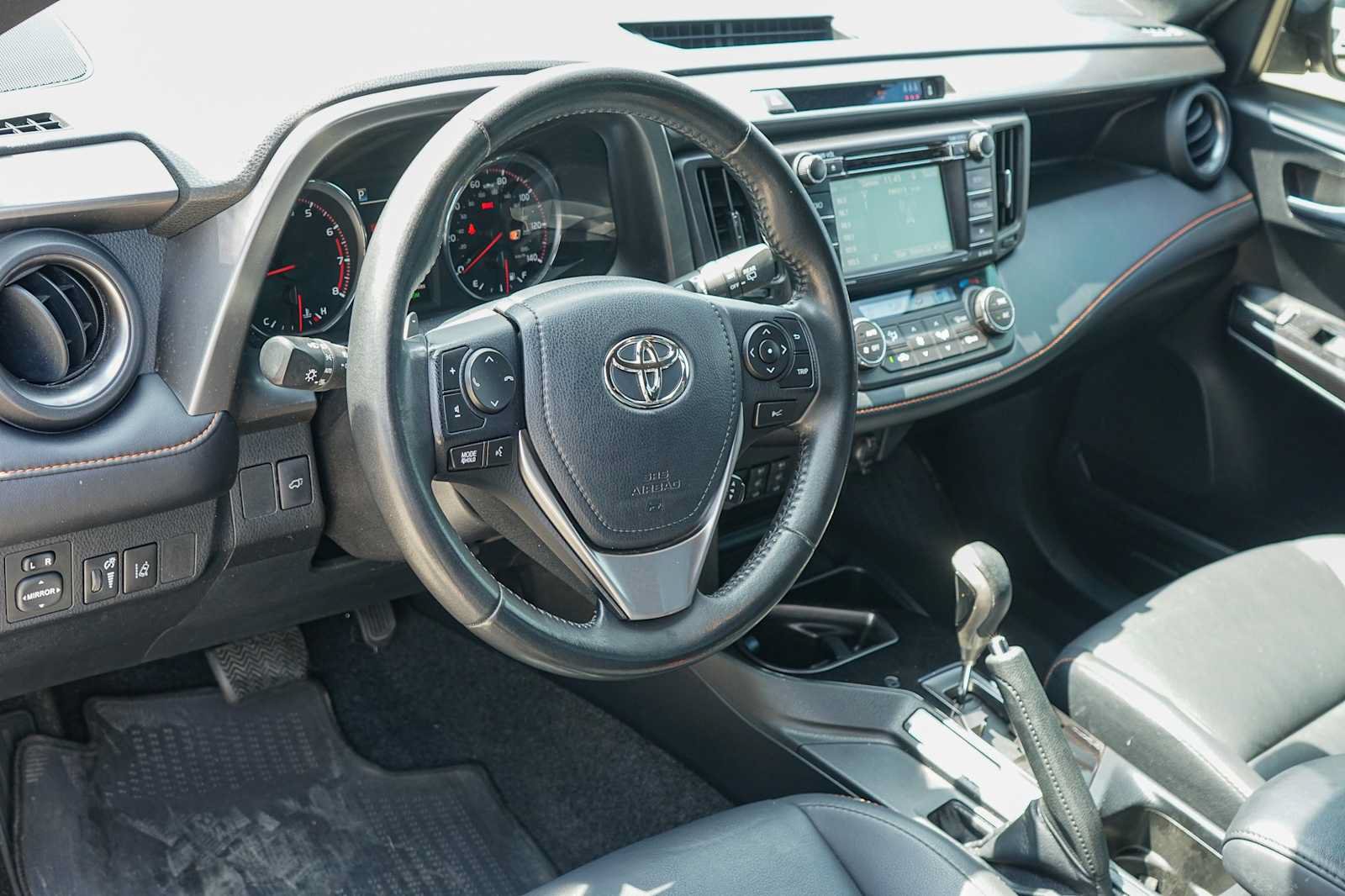 Used 2017 Toyota RAV4 SE w/ Power Special Value Package FWD image 7