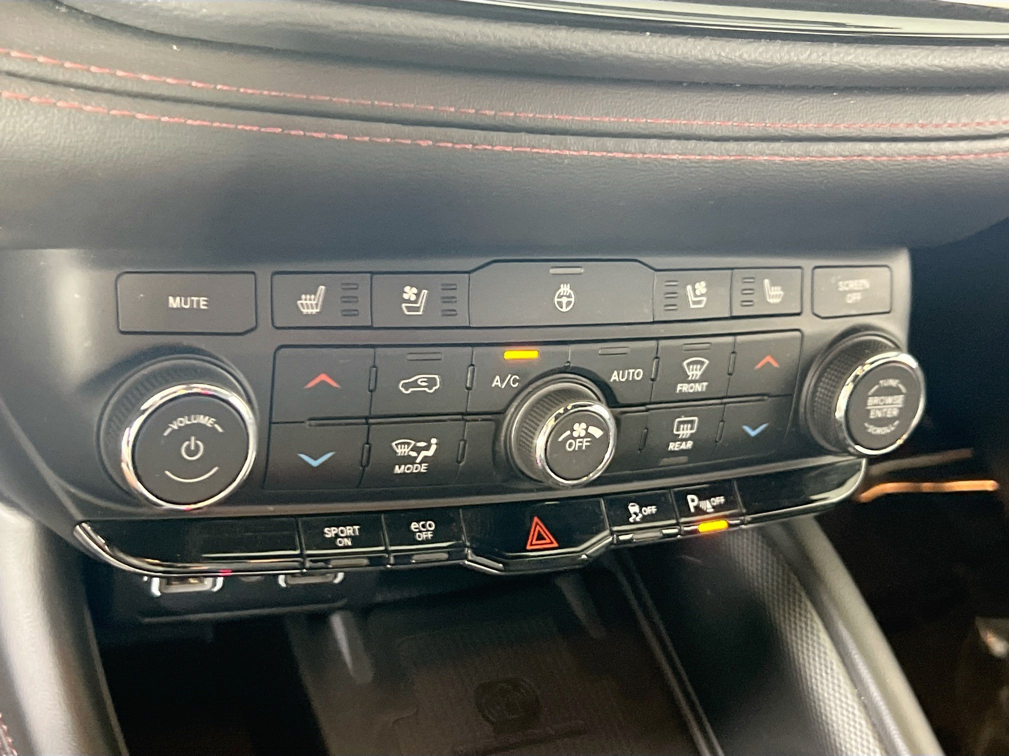 Used 2022 Dodge Durango R/T w/ Blacktop Package AWD/4WD image 16