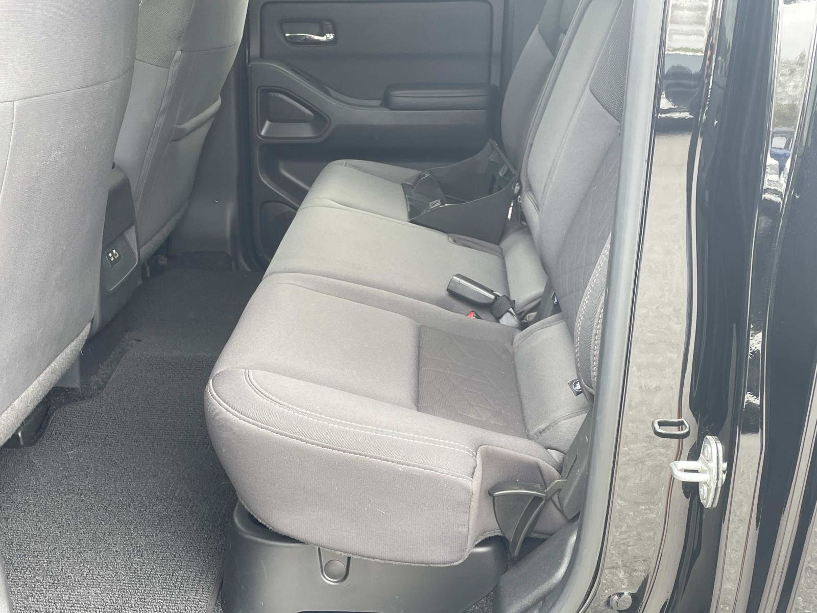 Used 2025 Nissan Frontier SV image 9