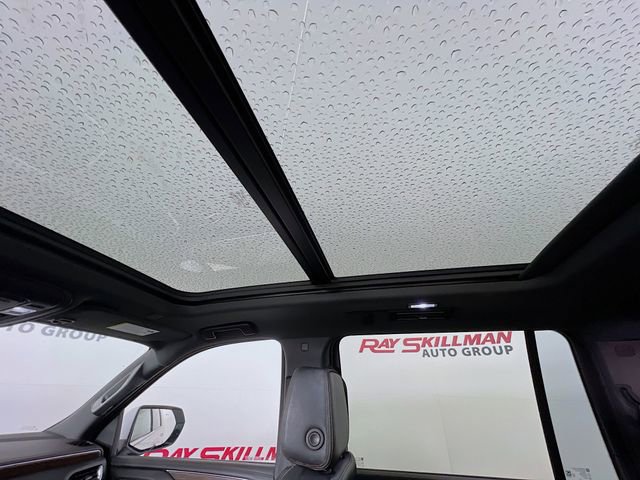 Used 2023 Chevrolet Suburban High Country image 26