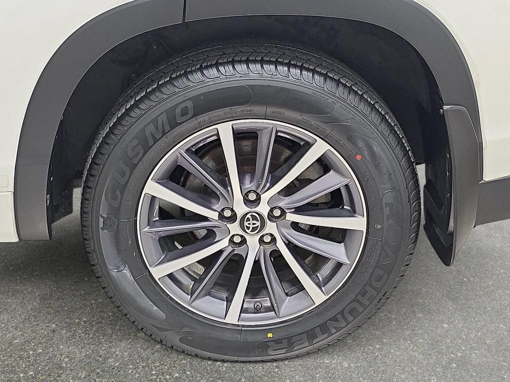Used 2018 Toyota Highlander XLE w/ Protection Package #3 AWD/4WD image 33