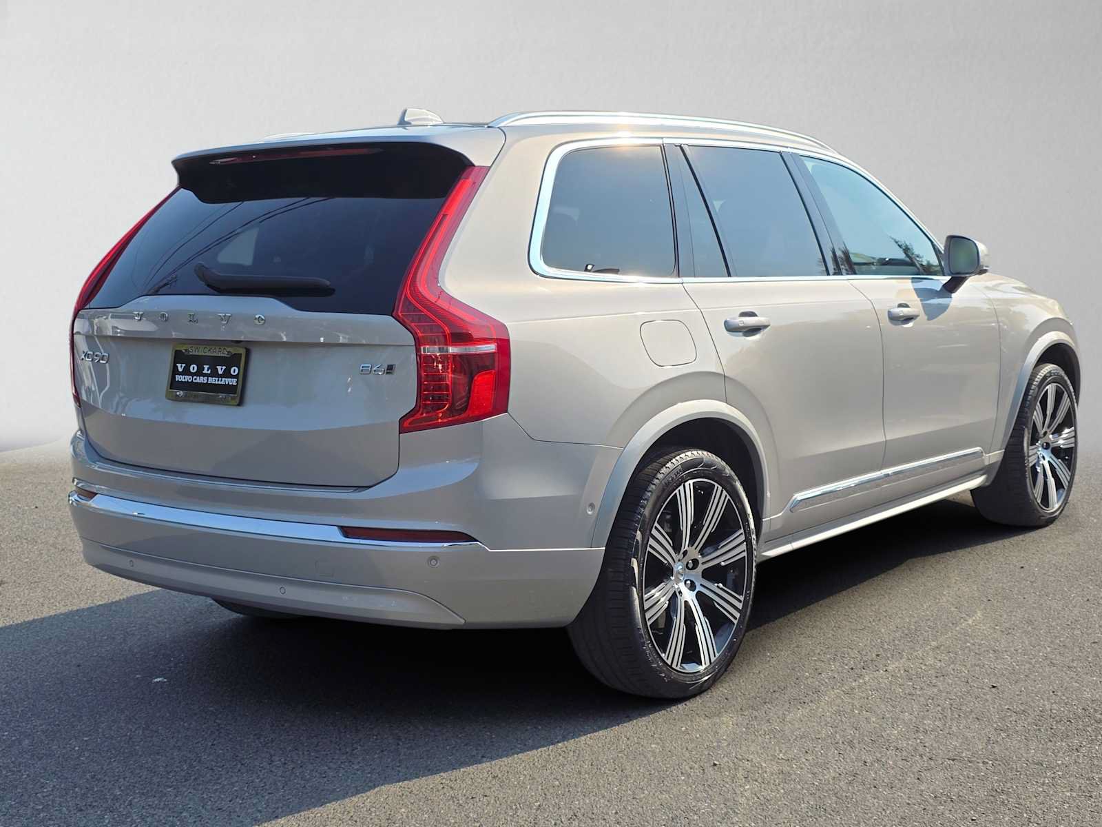 Certified 2023 Volvo XC90 B6 Ultimate AWD/4WD image 3