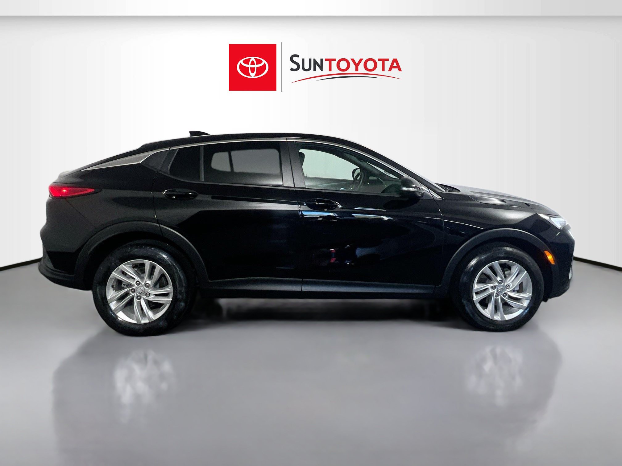 Used 2025 Buick Envista Preferred w/ Convenience I Package FWD image 2