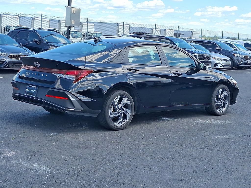 Used 2025 Hyundai Elantra Sport w/ Cargo Package FWD image 6