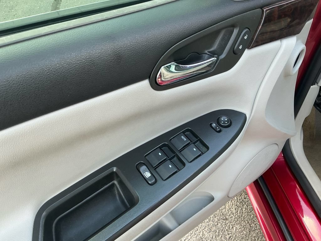 Used 2015 Chevrolet Impala LT w/ LT Sunroof Package FWD image 16