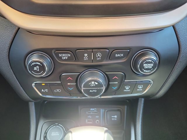 Used 2018 Jeep Cherokee Limited w/ Technology Group image 34