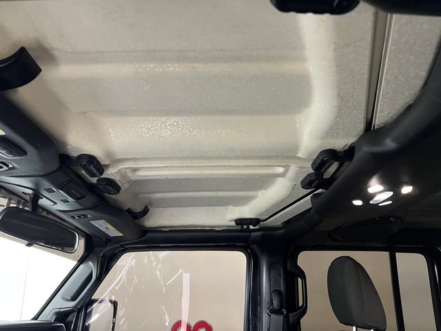 Used 2020 Jeep Wrangler Unlimited Sahara AWD/4WD image 21