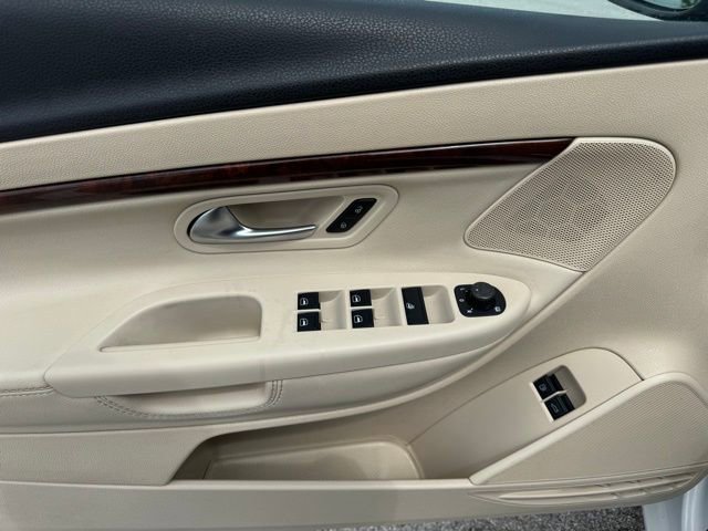 Used 2010 Volkswagen Eos Lux FWD image 23