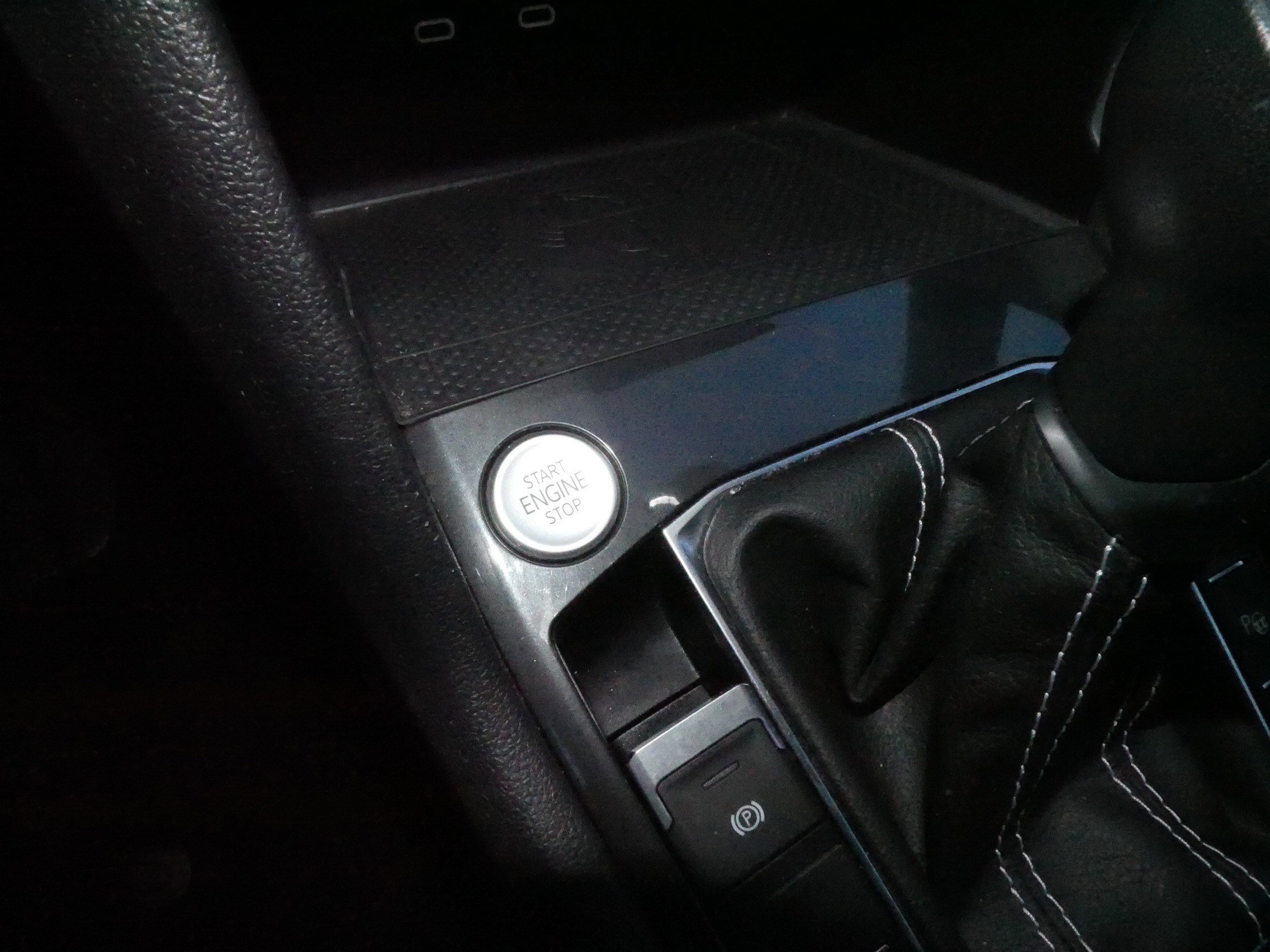 Certified 2022 Volkswagen Tiguan SEL R-Line image 30