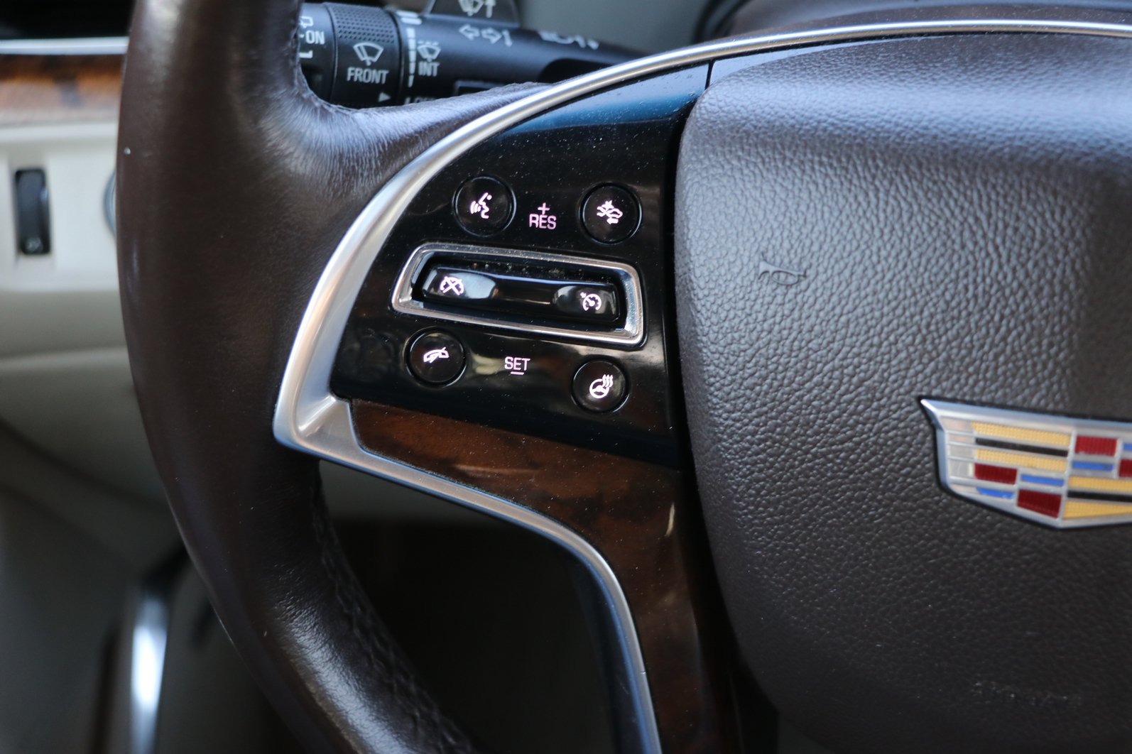 Used 2015 Cadillac Escalade Premium AWD/4WD image 18