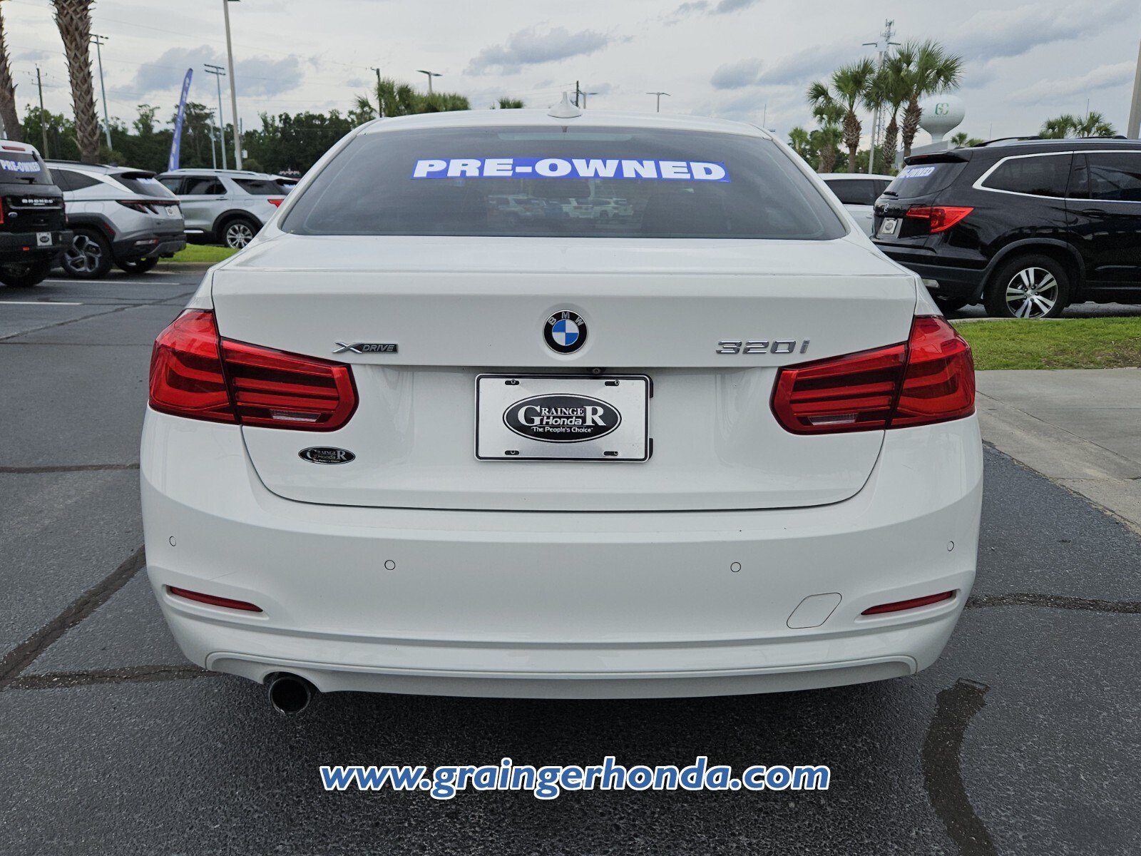 Used 2018 BMW 320i xDrive Sedan AWD/4WD image 4