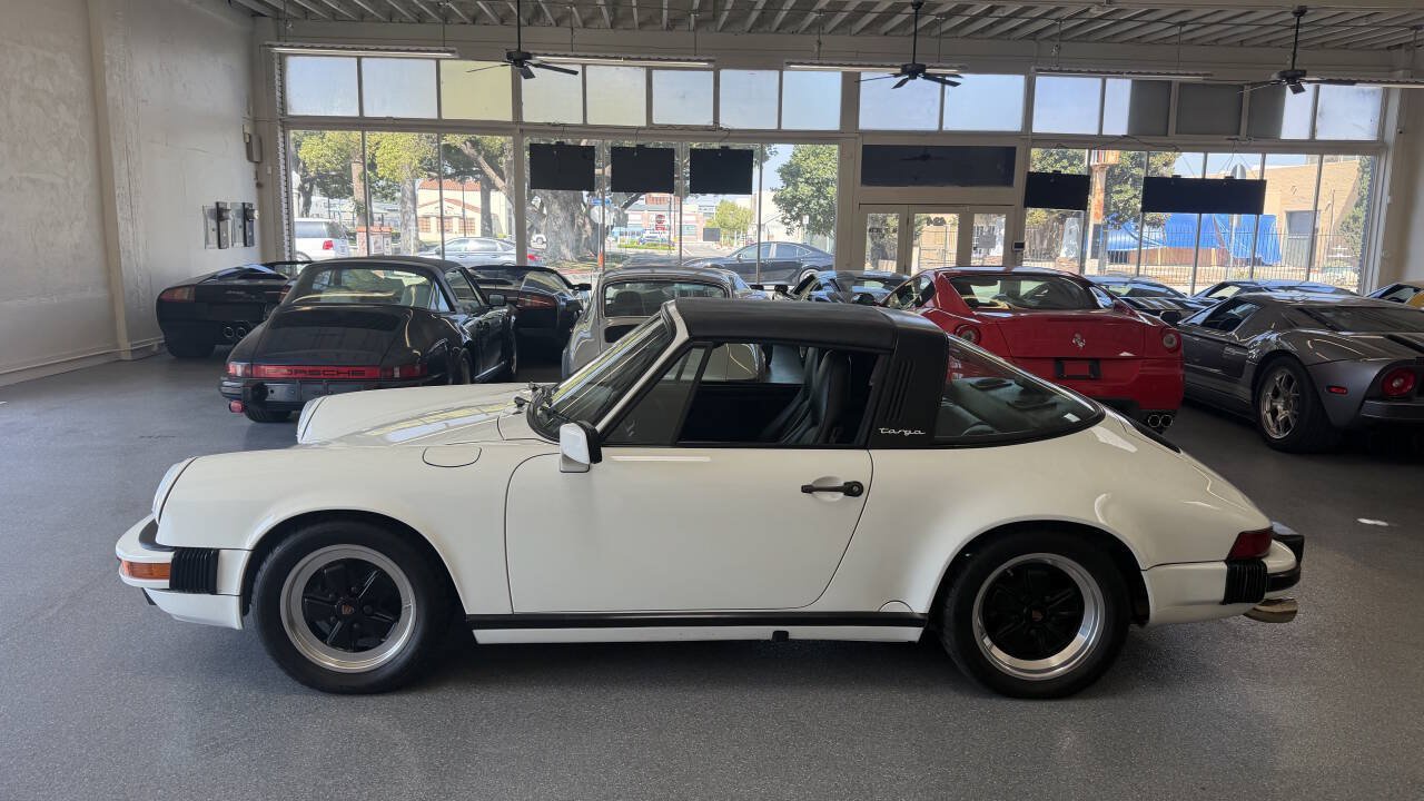 Used 1987 Porsche 911 Carrera RWD image 2