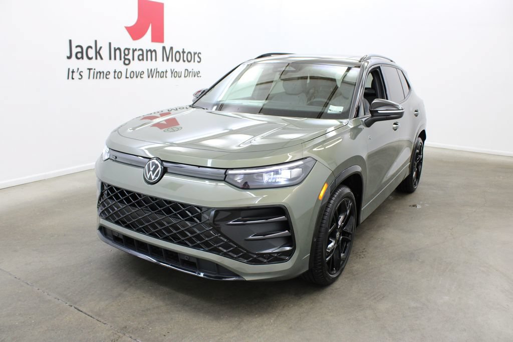 New 2026 Volkswagen Tiguan SE R-Line FWD image 2