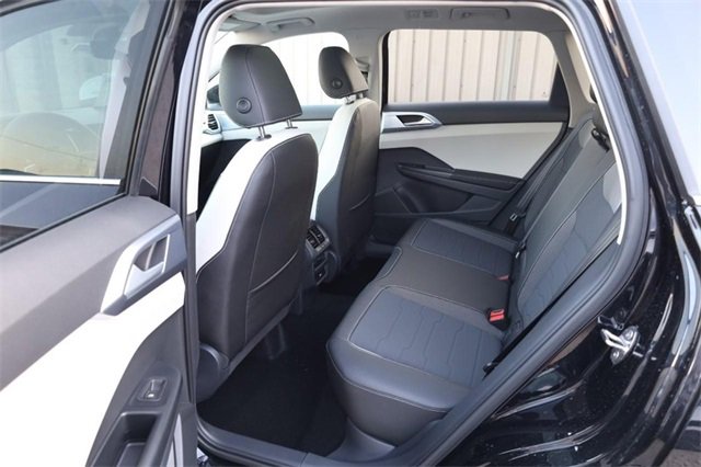 New 2025 Volkswagen Taos SE image 22