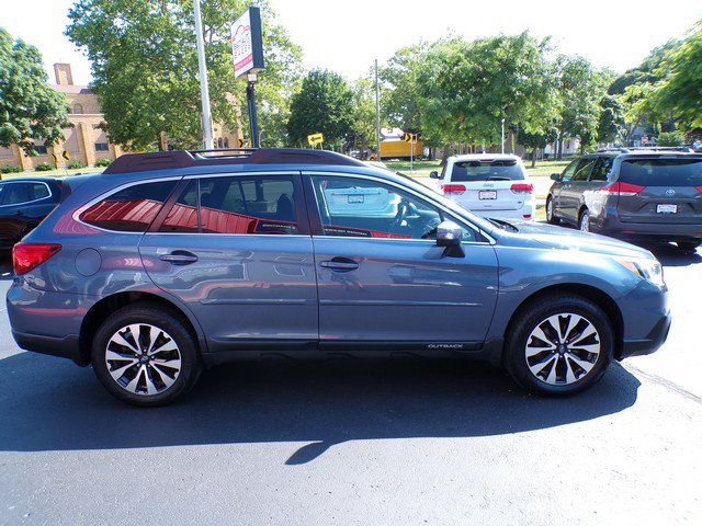 Used 2017 Subaru Outback 3.6R Limited AWD/4WD image 3