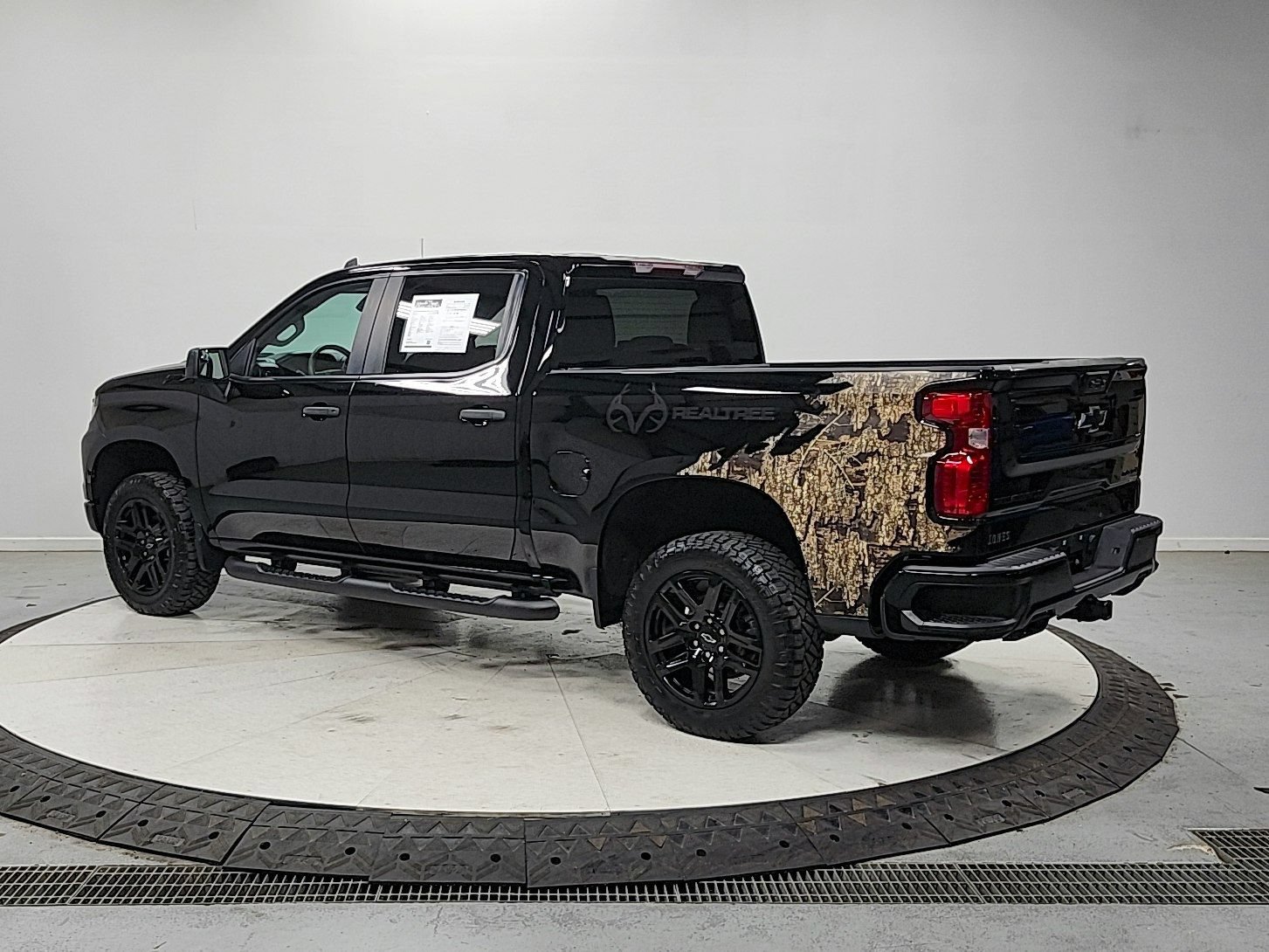 Used 2024 Chevrolet Silverado 1500 Custom Trail Boss w/ Realtree Special Edition AWD/4WD image 5