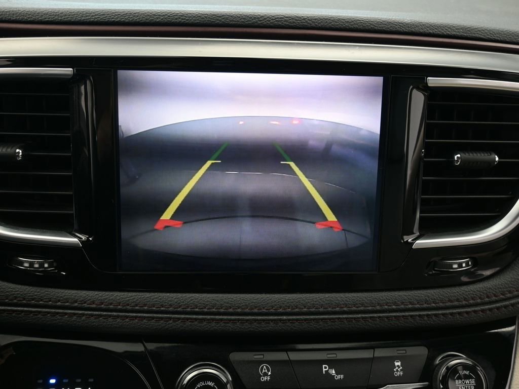 Used 2019 Chrysler Pacifica Limited image 21