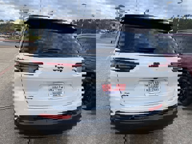 New 2025 Jeep Grand Cherokee L Altitude image 4