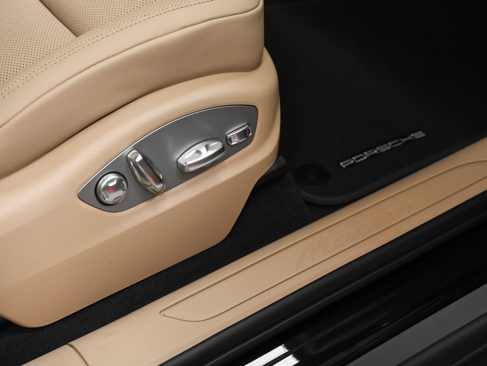 New 2026 Porsche Macan AWD/4WD image 18