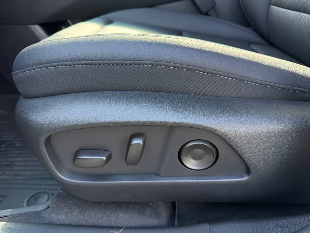 New 2027 Chevrolet Equinox LT w/ Convenience Package II FWD image 10
