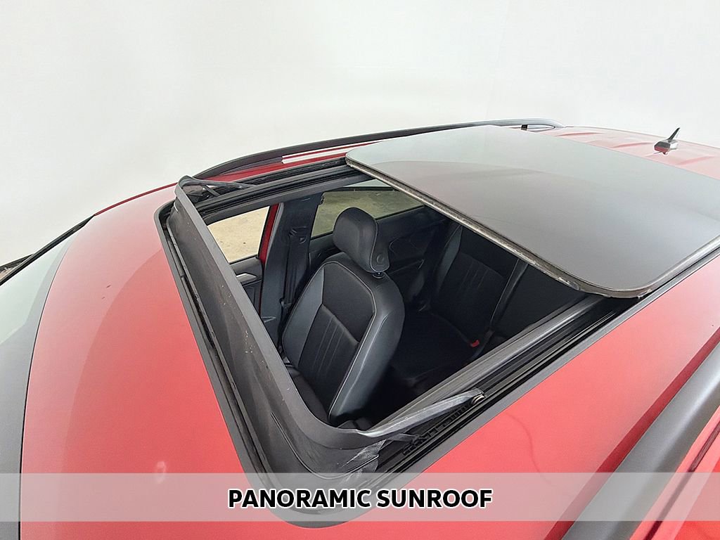 Used 2024 Volkswagen Tiguan SE R-Line image 3