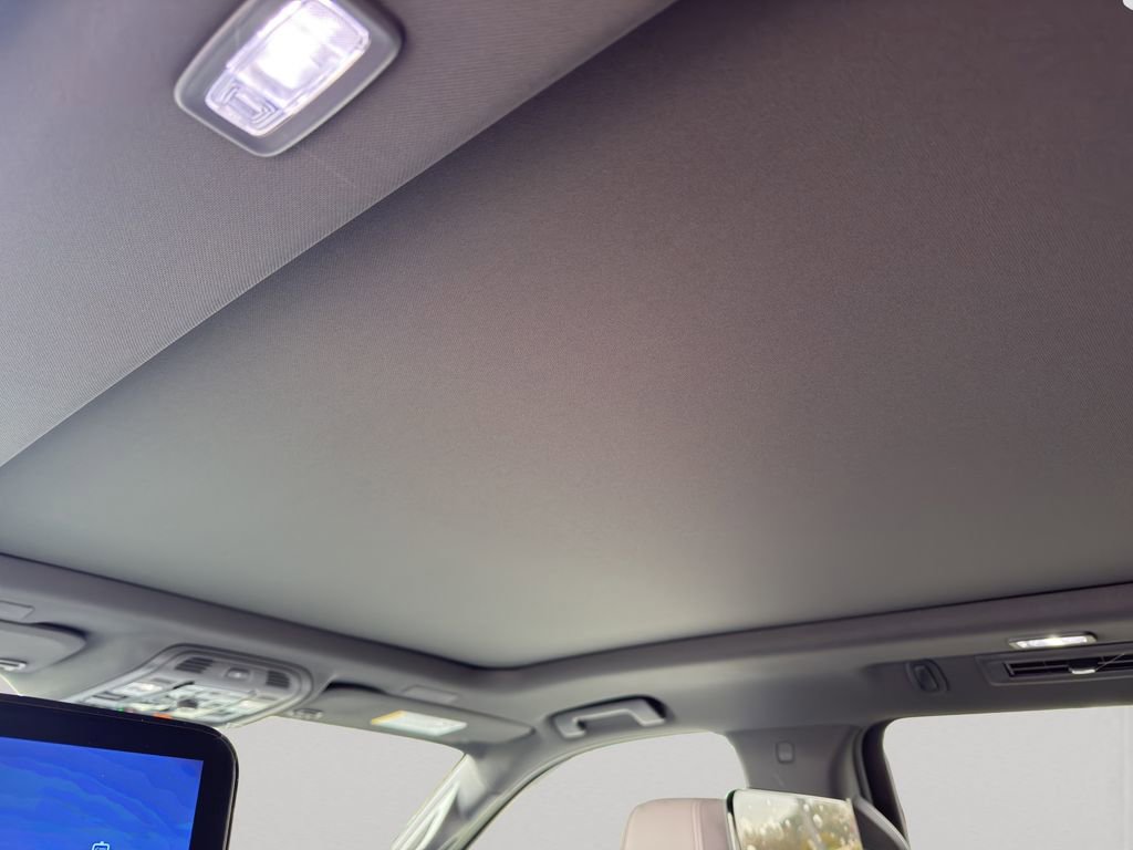 New 2026 Chevrolet Suburban Premier image 18