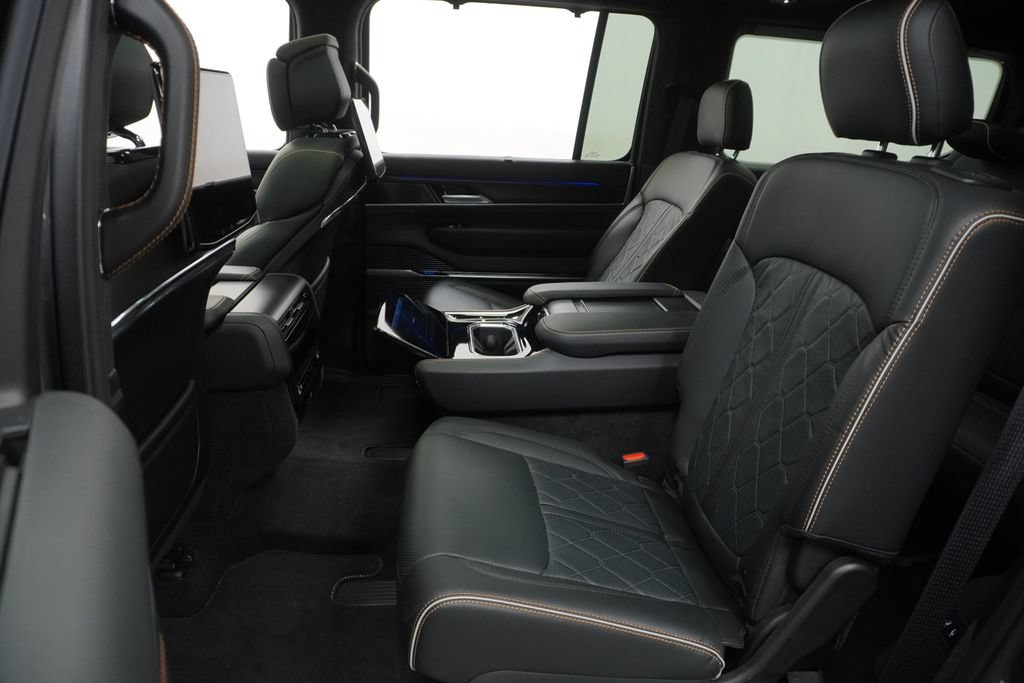 Certified 2025 Jeep Grand Wagoneer Series III w/ Rear Seat Video Group 1 AWD/4WD image 18
