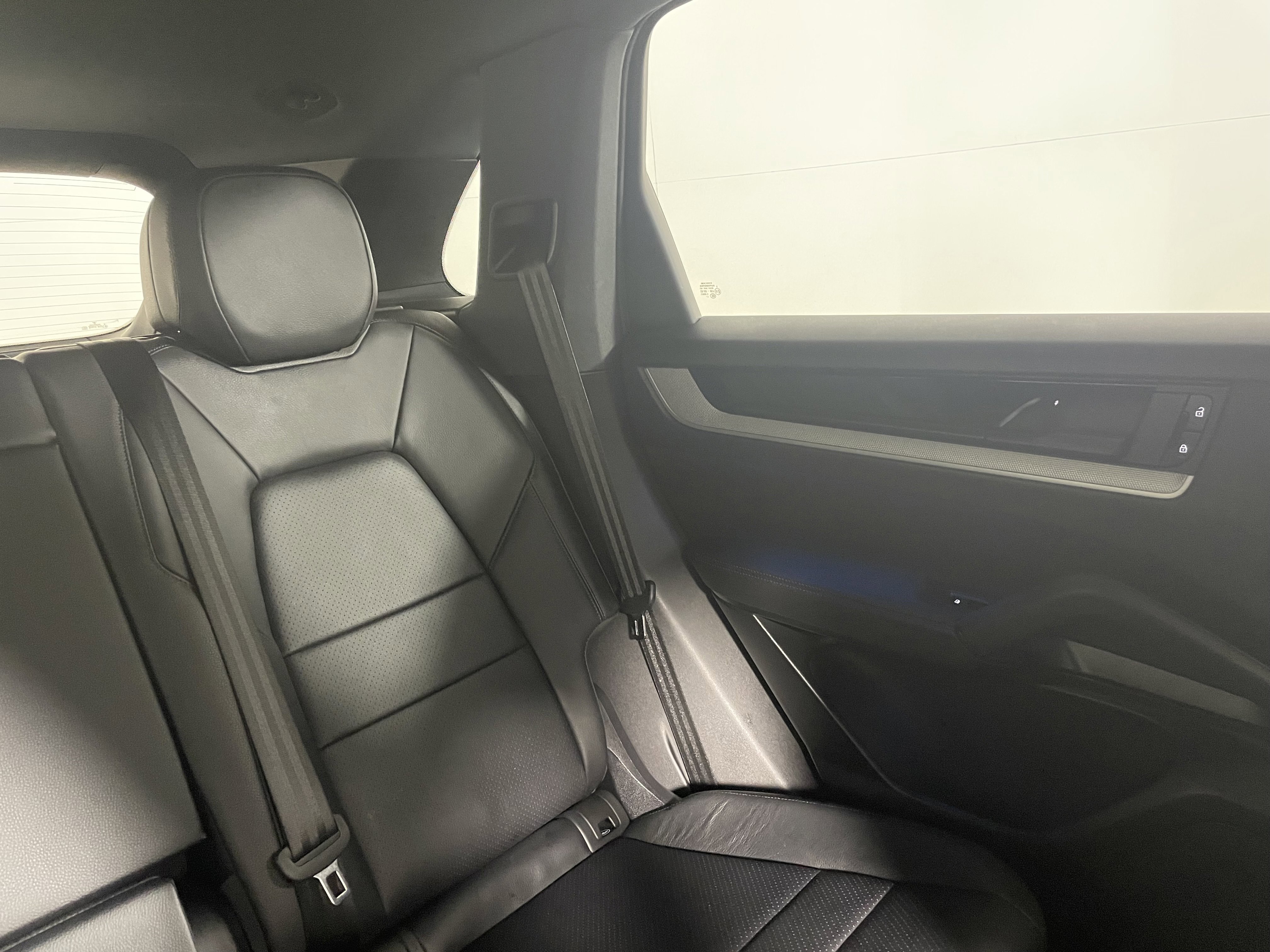 Used 2025 Porsche Cayenne image 17