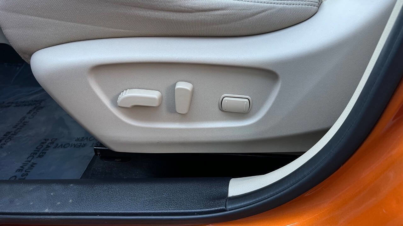 Used 2017 Nissan Rogue SV image 19