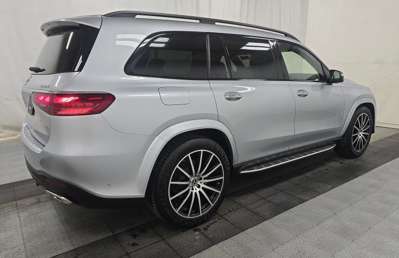 Used 2025 Mercedes-Benz GLS 580 4MATIC image 3