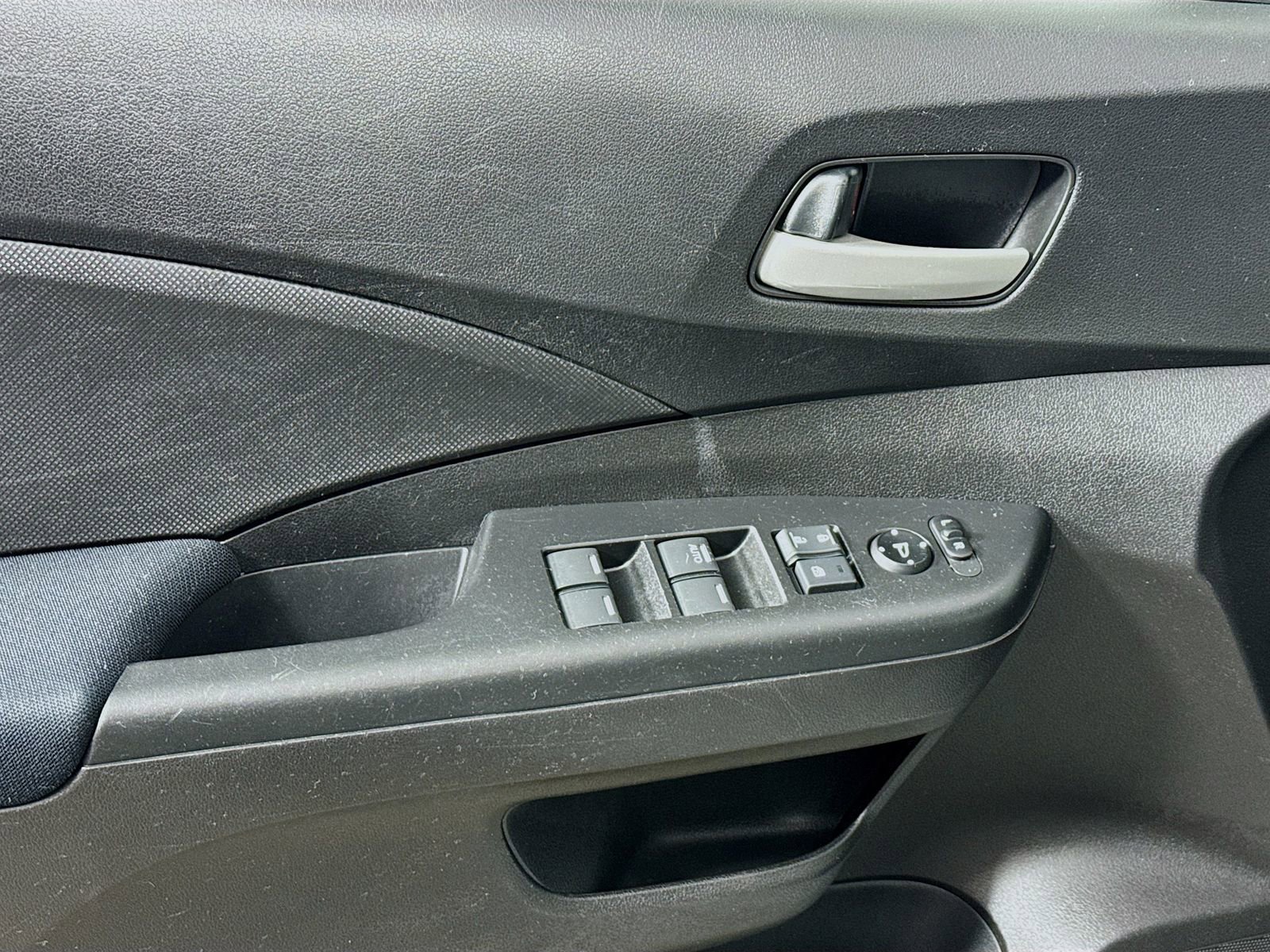 Used 2016 Honda CR-V LX image 17