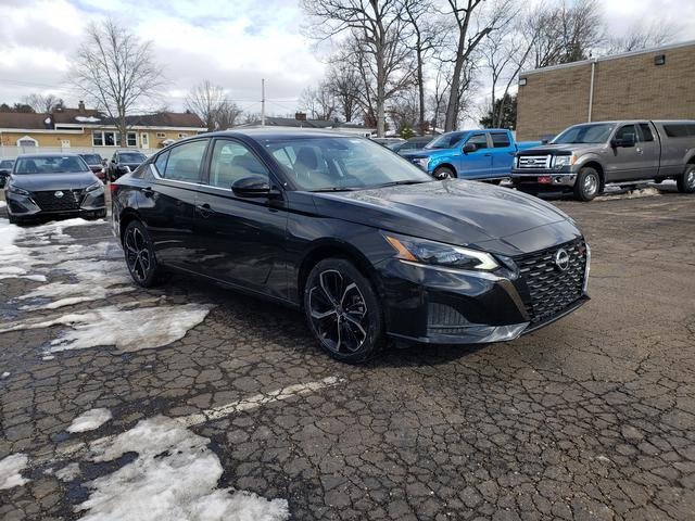 New 2025 Nissan Altima 2.5 SR image 8