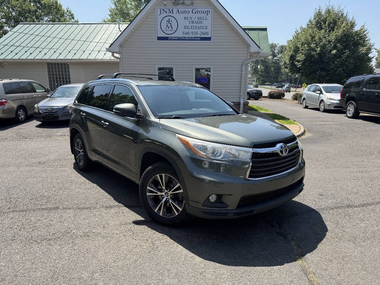 Used 2016 Toyota Highlander XLE AWD/4WD image 1