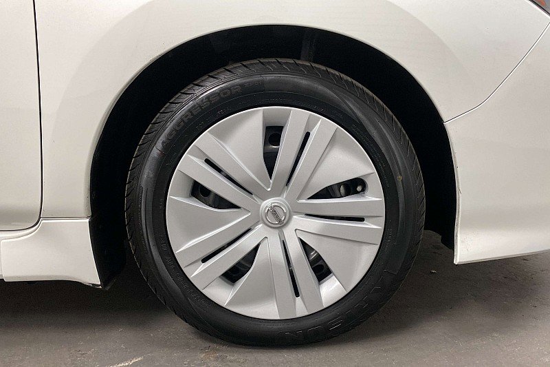 Used 2022 Nissan Leaf S image 16