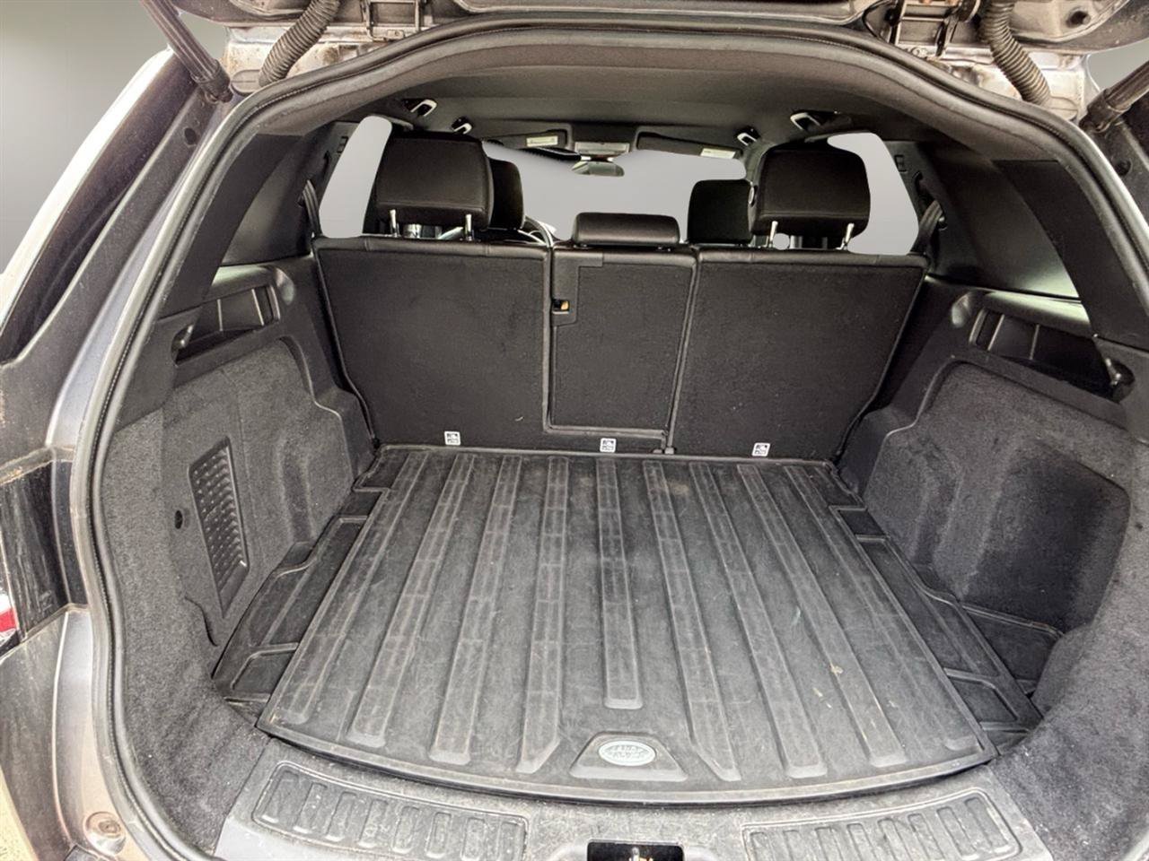 Used 2018 Land Rover Discovery Sport SE AWD/4WD image 14