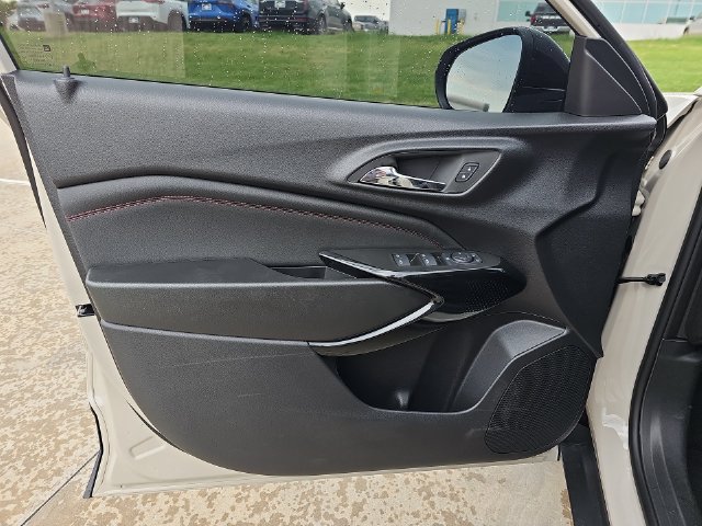 Used 2026 Chevrolet Trax RS FWD image 21