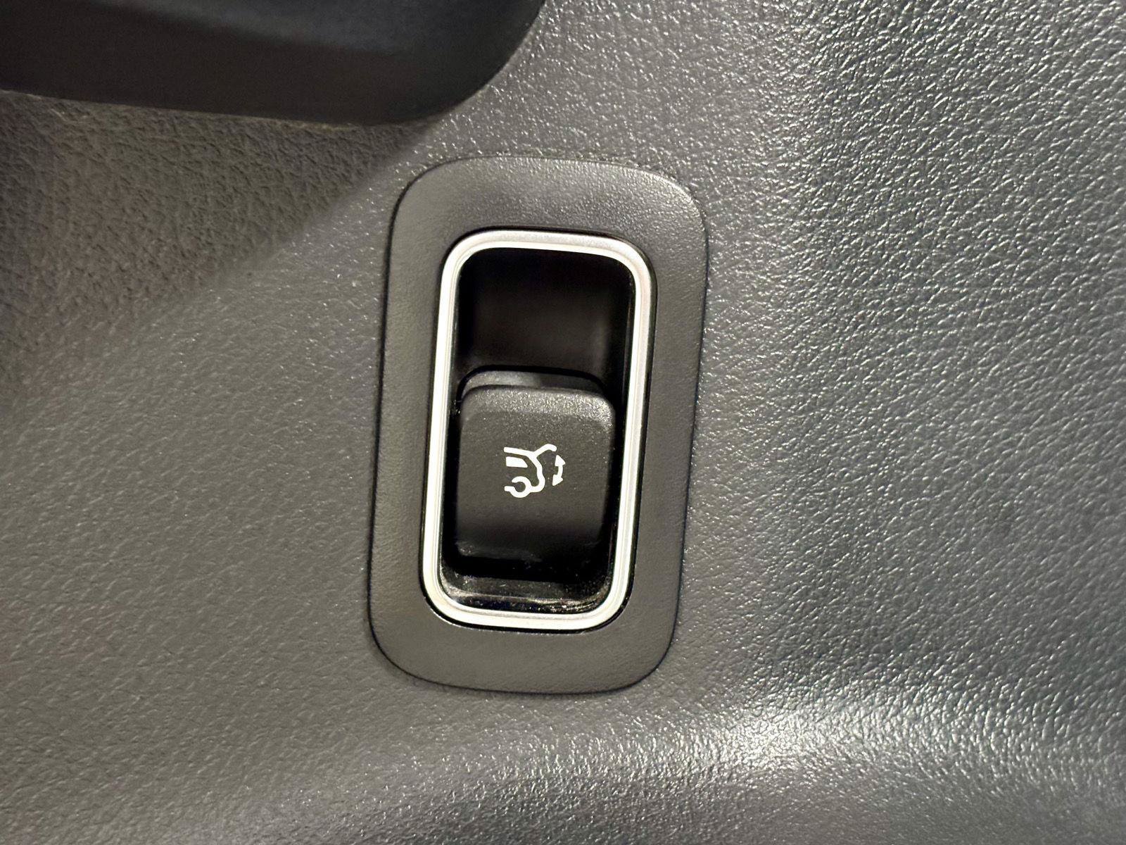 Used 2024 Mercedes-Benz GLB 35 AMG 4MATIC image 18
