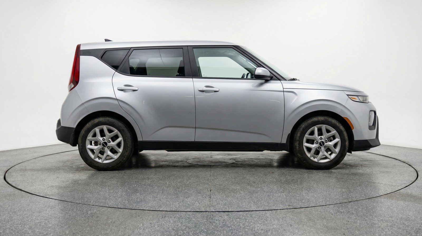Used 2025 Kia Soul LX w/ LX Technology Package FWD image 11