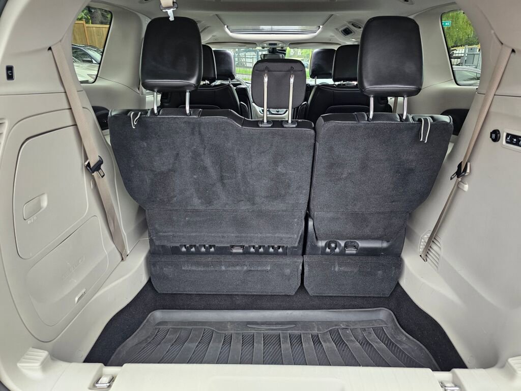 Used 2018 Chrysler Pacifica Limited w/ Tire & Wheel Group image 16