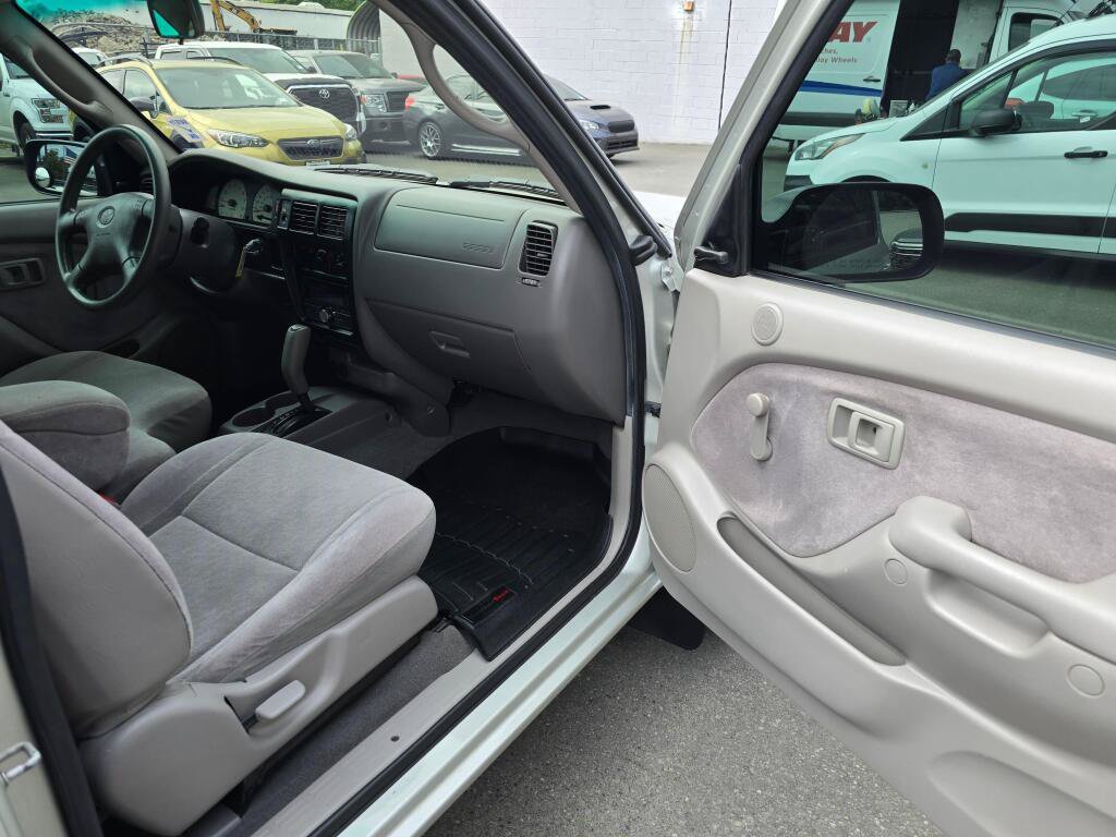 Used 2003 Toyota Tacoma 2WD Xtracab w/ SR5 Pkg image 10