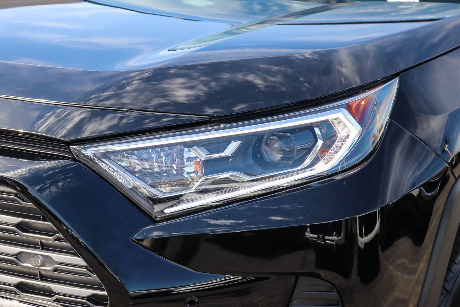 Used 2021 Toyota RAV4 Limited AWD/4WD image 8