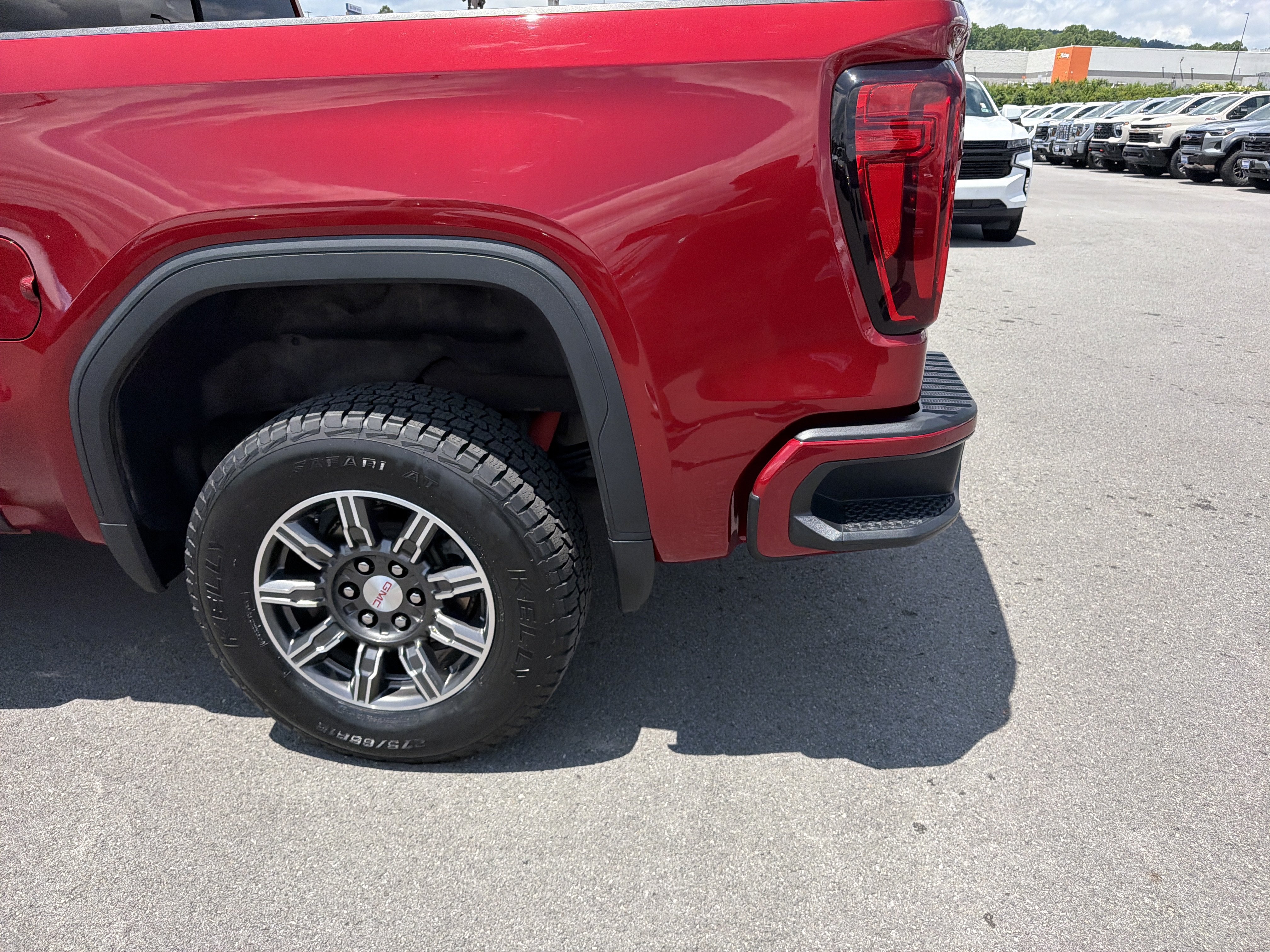 Used 2024 GMC Sierra 1500 AT4 w/ Technology Package AWD/4WD image 10