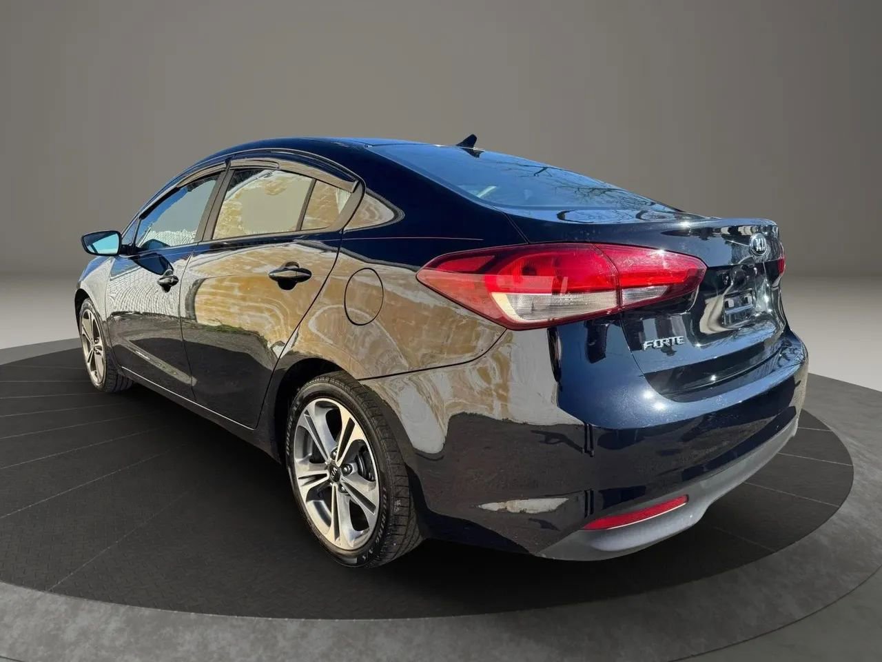 Used 2017 Kia Forte LX image 7