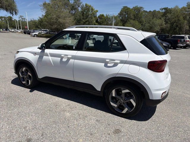 Used 2025 Hyundai Venue SEL FWD image 4