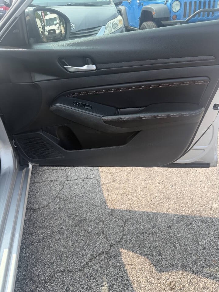 Used 2019 Nissan Altima 2.5 SR FWD image 13