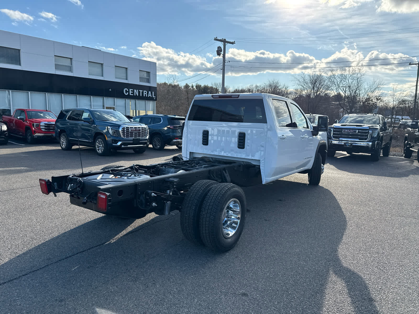 New 2026 GMC Sierra 3500 SLE w/ SLE Convenience Package image 7